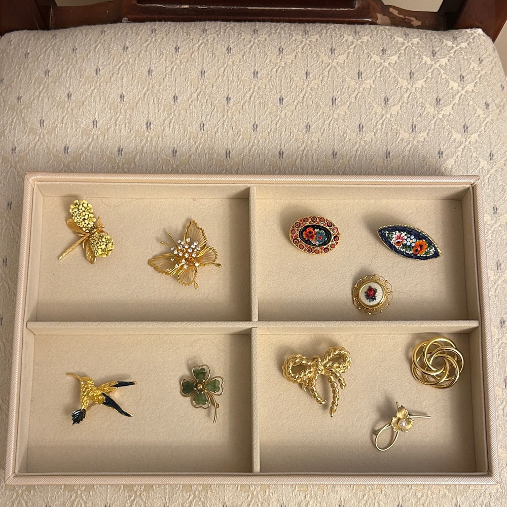 Vintage Gold Tone Brooch & Pin Jewelry Set - Floral and Animal Motifs
